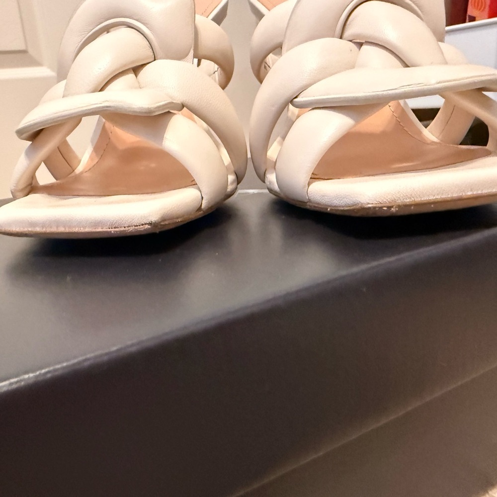 Coach Cream Leather Heels with Knot Design - Picture 6 of 7